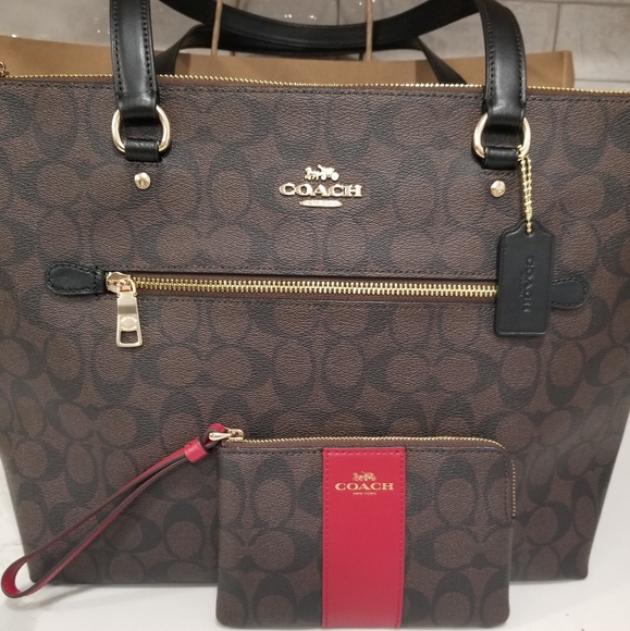 NWT! COACH BROWN/BLACK GALLERY TOTE AND CORNER ZIP WRISTLET WITH RED STRIPE - Picture 2 of 12